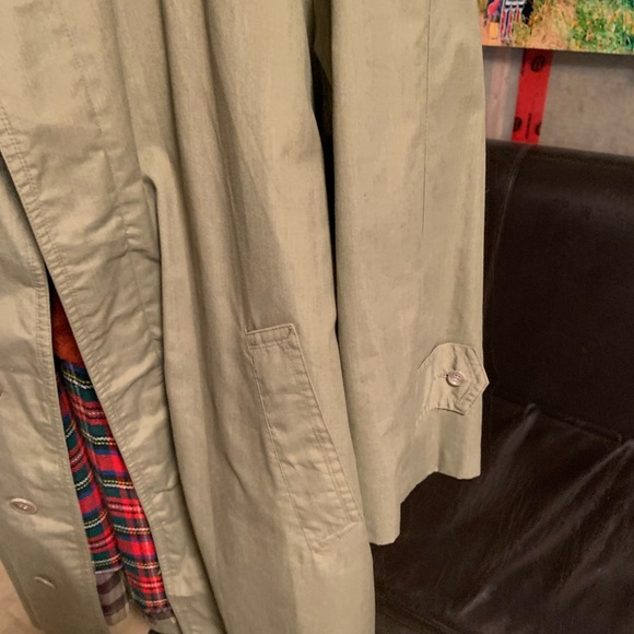 Vintage men’s trench with zip out lining. Fits large. Excellent condition. - Picture 5 of 7